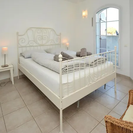 3 Bedroom Lovely In * Aigues-Mortes