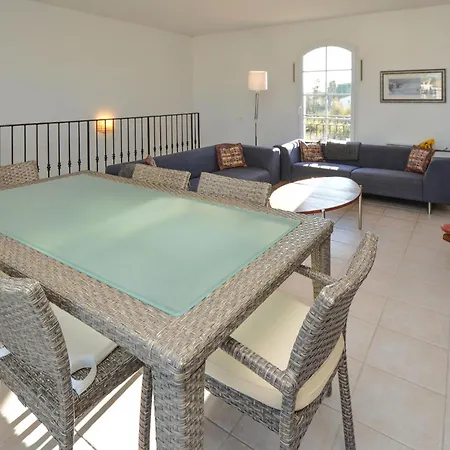 Vakantiehuis 3 Bedroom Lovely In